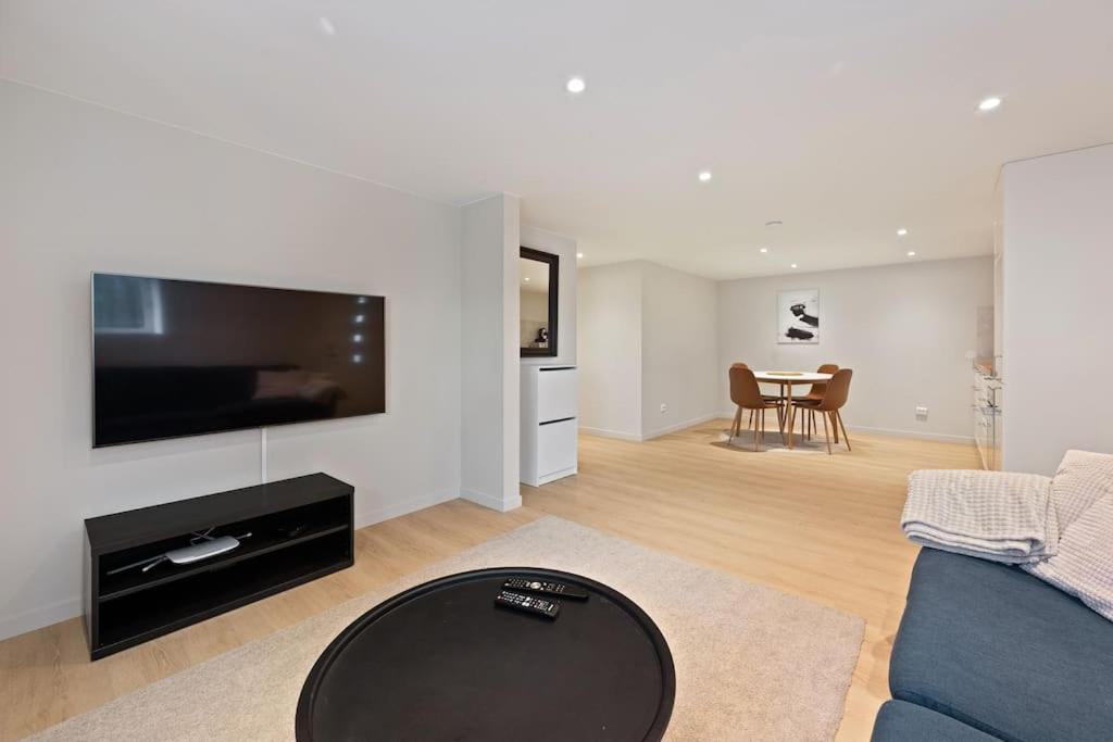 Practical Basement Apt With All Home Comforts Close To City Centre Stavanger Exterior foto