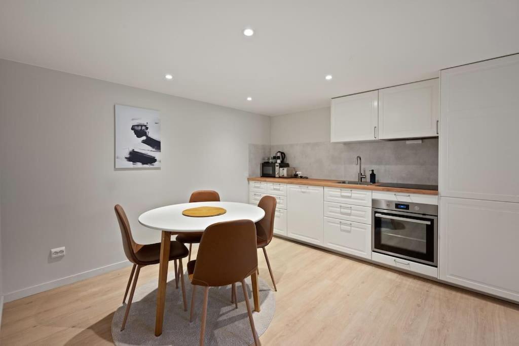 Practical Basement Apt With All Home Comforts Close To City Centre Stavanger Exterior foto